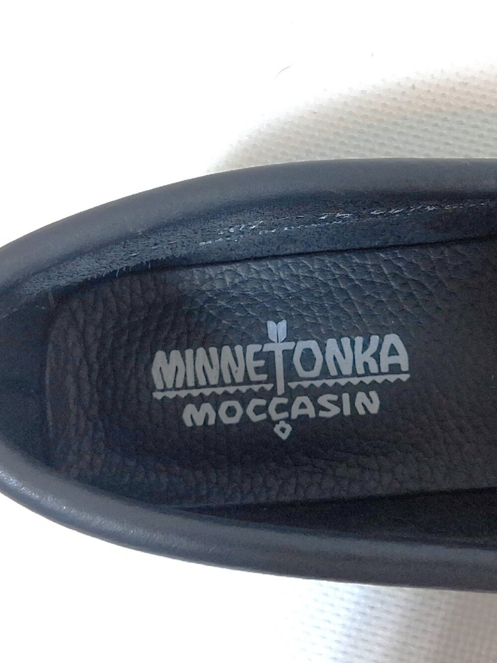 Minnetonka Women's Kilty Unbeaded Moccasin Navy Blue White Slip On Shoes 7.5 - Picture 9 of 10